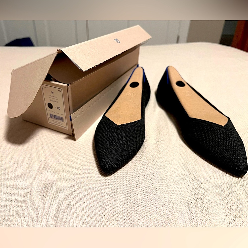 *NEW Never worn* Rothy’s black original point